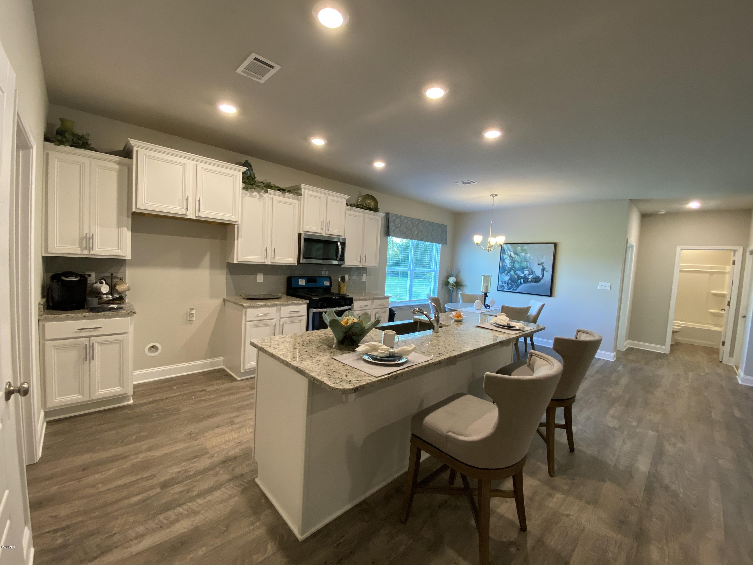 11217 Shorecrest Road Biloxi, MS 39532 - Photo 12 of 27 Destin Kitchen