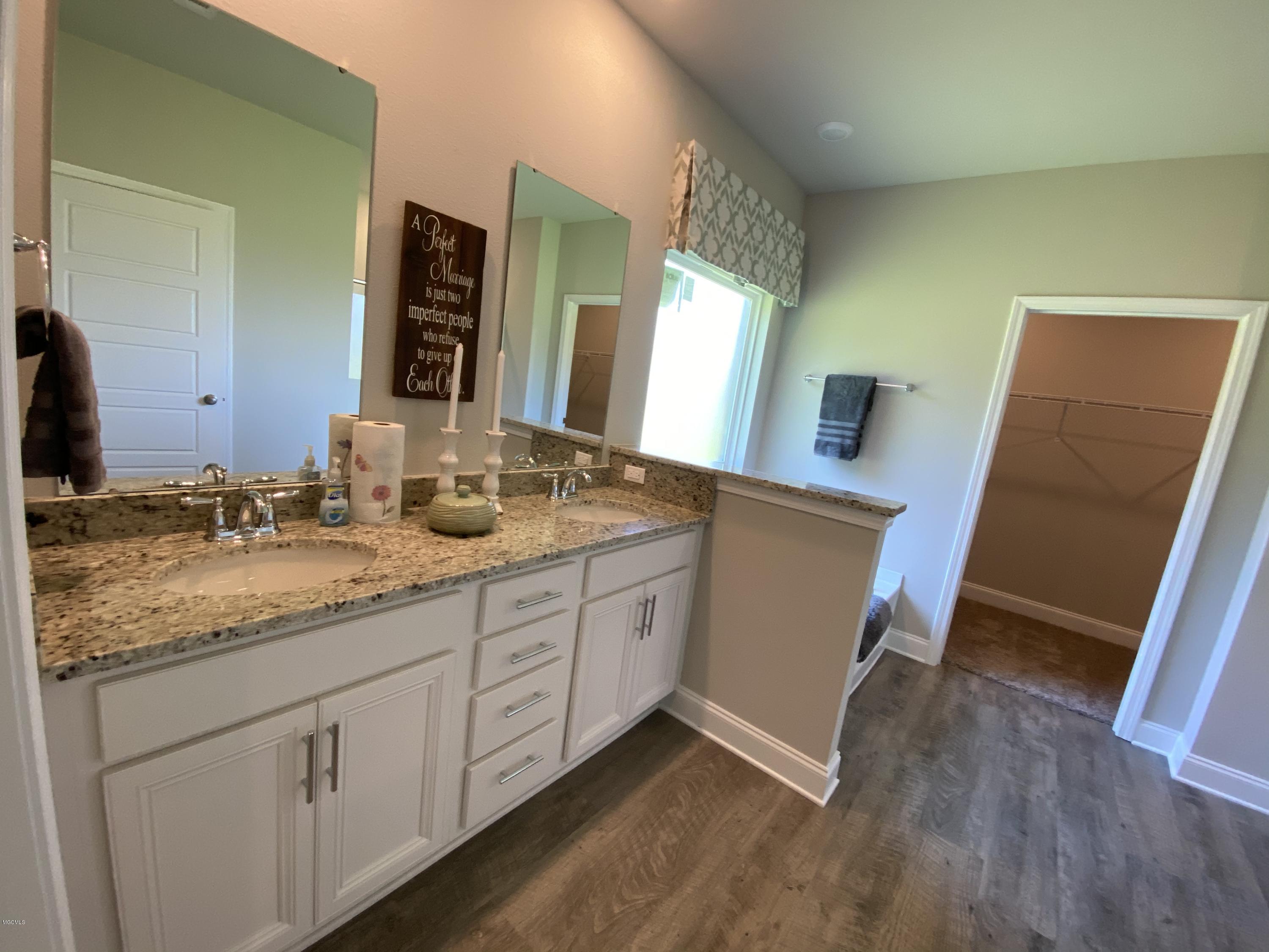 11217 Shorecrest Road Biloxi, MS 39532 - Photo 17 of 27 Destin 1st Suite Bath