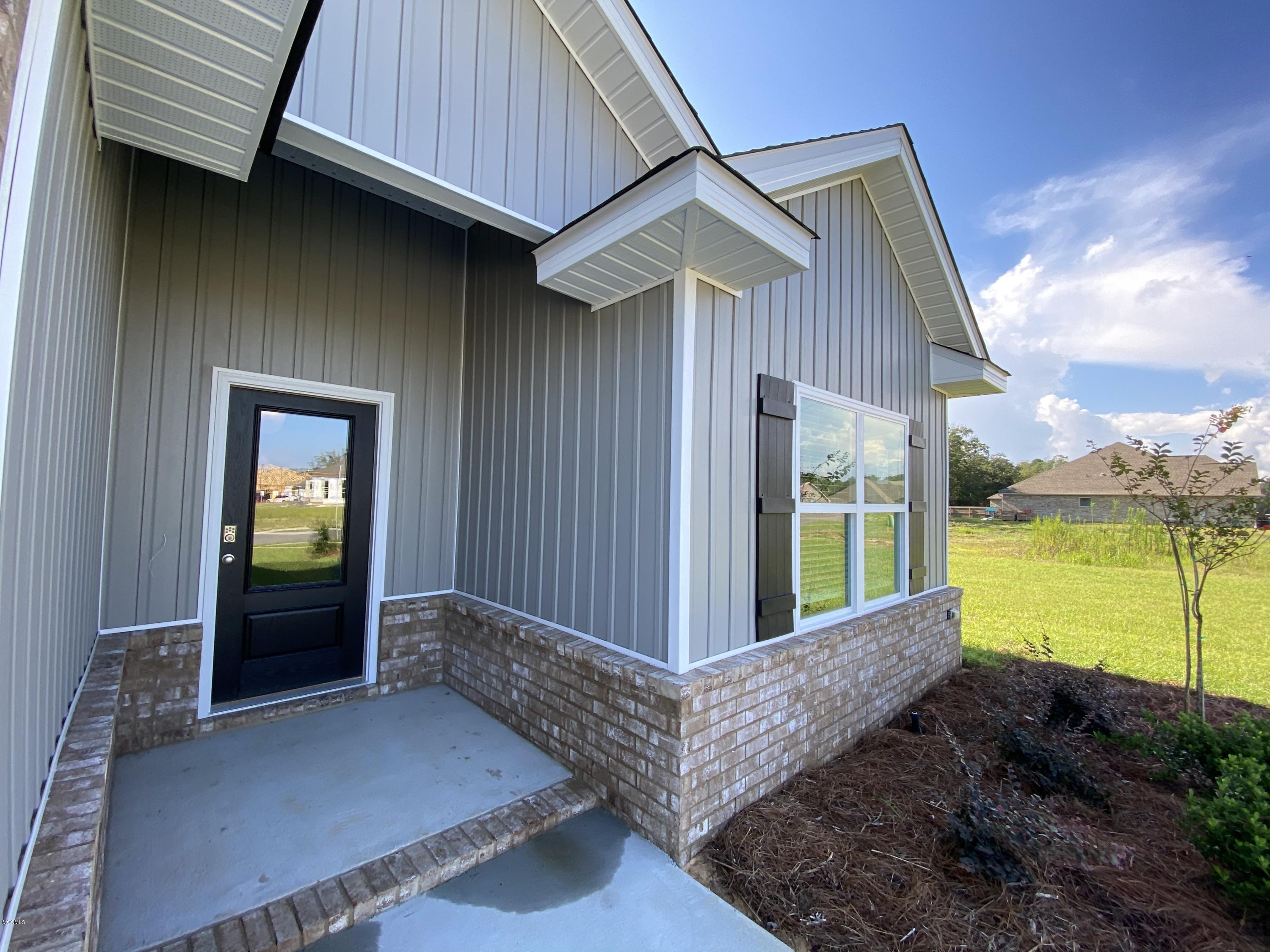 11217 Shorecrest Road Biloxi, MS 39532 - Photo 2 of 27 Destin Entry