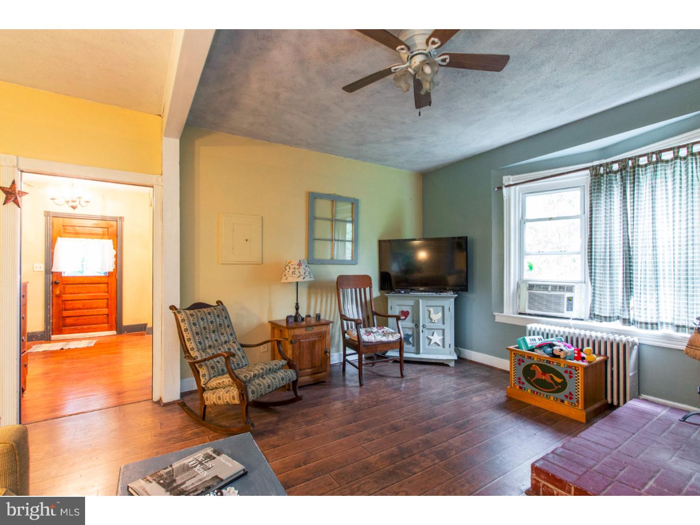 103 Delaware Avenue Ridley Park, PA 19078 - Photo 11 of 25 Living Room