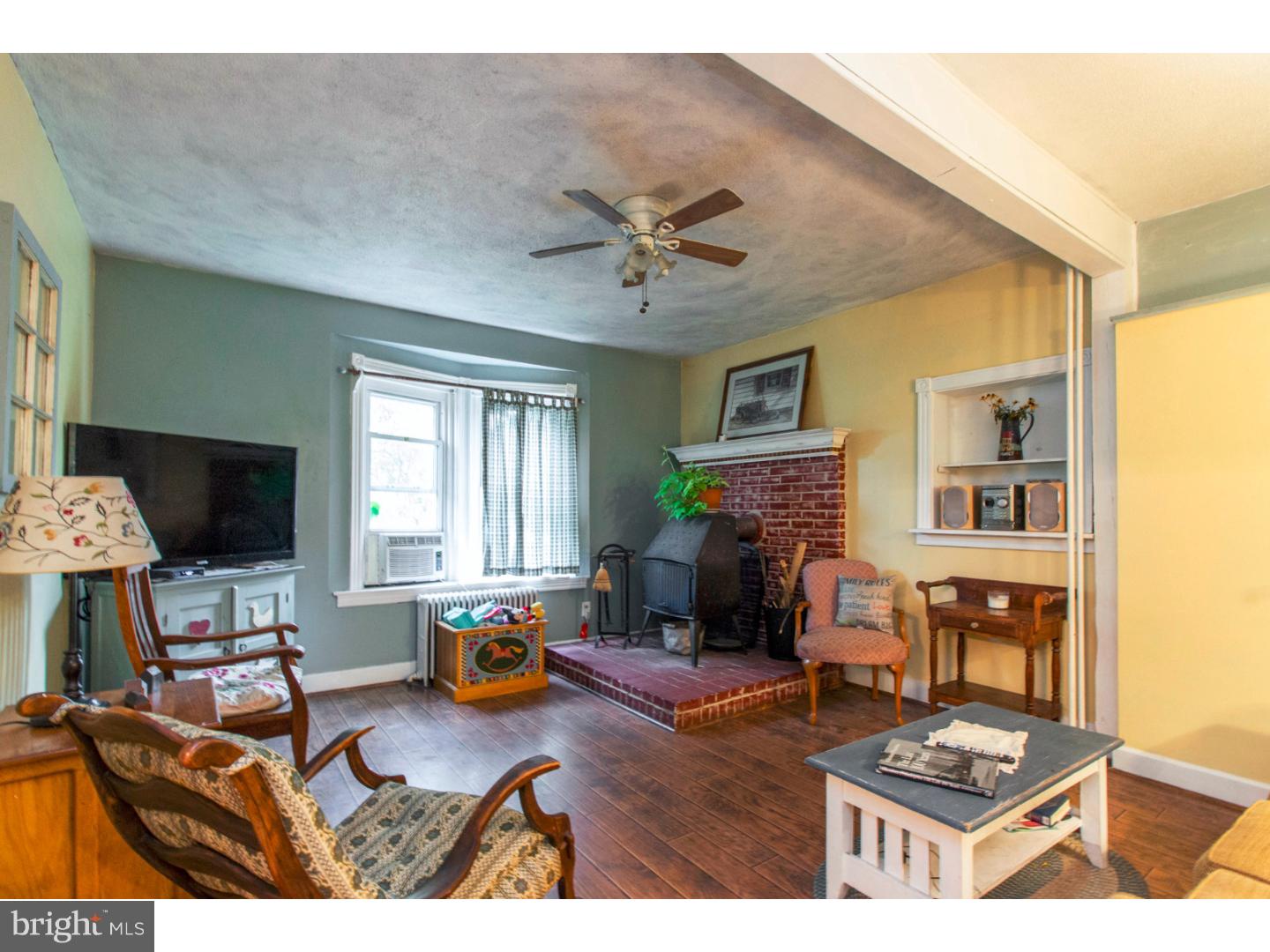 103 Delaware Avenue Ridley Park, PA 19078 - Photo 10 of 25 Living Room