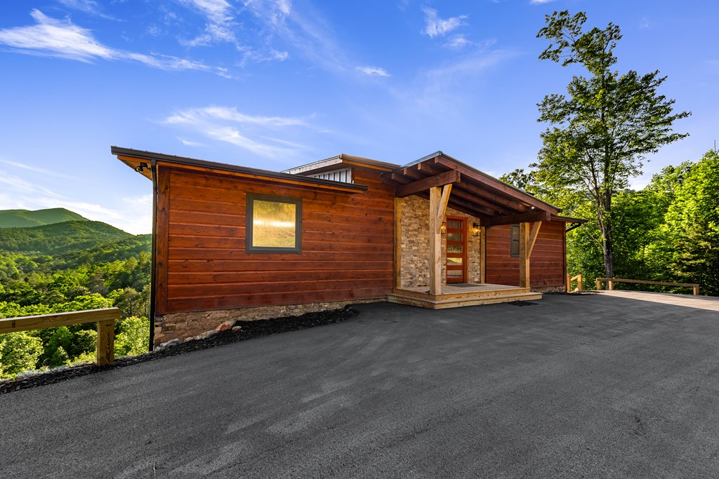 17 Rich Mountain Cherry Log, GA 30522 - Photo 31 of 57 a view of a house with wooden fence