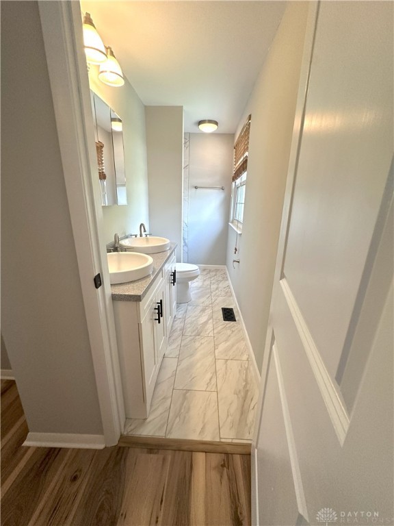 132 Marrett Farm Road Englewood, OH 45322 - Photo 17 of 37 Master Bath