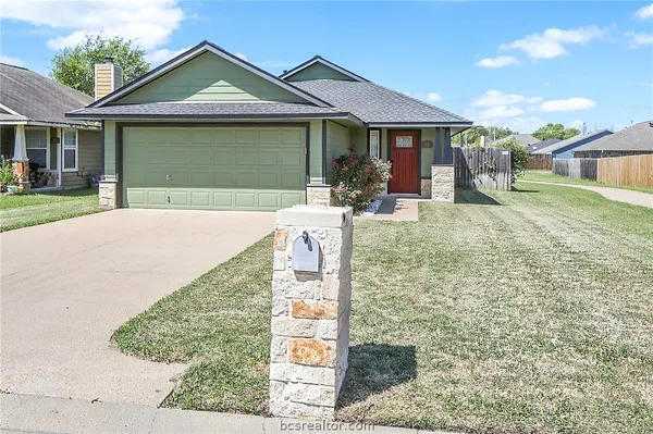 $2,100 | 916 Crested Point Drive, College Station, TX 77845