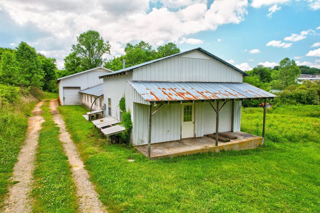 410 Lower Cartecay Road Ellijay, GA 30536 - Photo 13 of 18 Barn