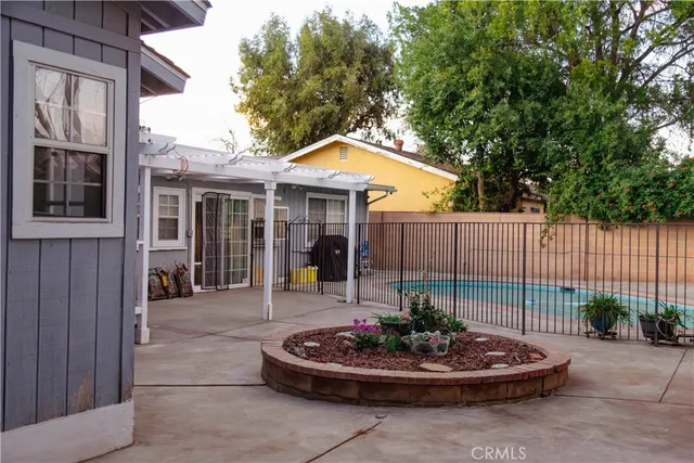 a house with a garden view