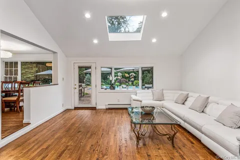 $2,598,000 | 19 Tappentown Lane, Glen Head, NY 11545