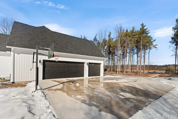 $899,999 | 5467 Cline Road, Fruitport, MI 49415