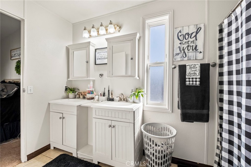 24847 Split Rail Road Wildomar, CA 92595 - Photo 14 of 45 a bathroom with a sink a toilet and shower