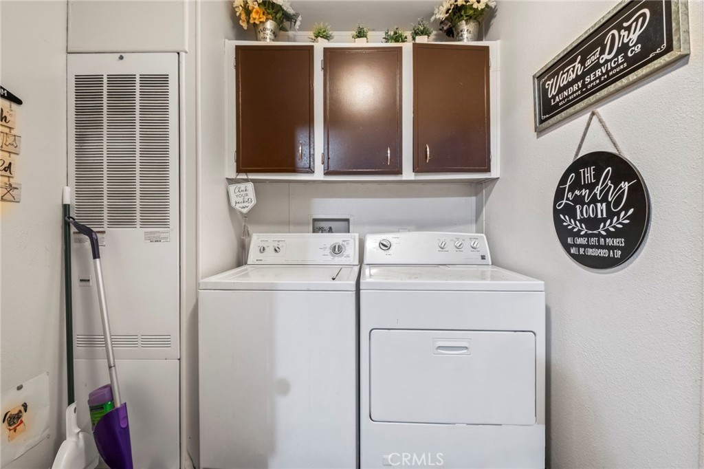 24847 Split Rail Road Wildomar, CA 92595 - Photo 19 of 45 a utility room with dryer and washer