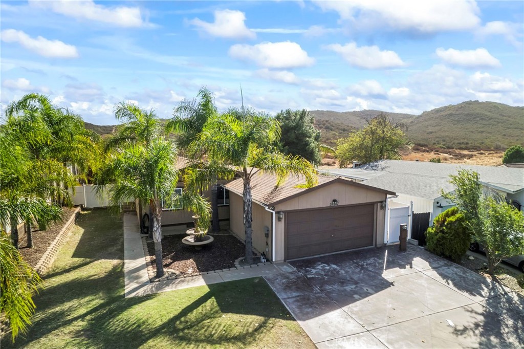 24847 Split Rail Road Wildomar, CA 92595 - Photo 31 of 45 a view of a terrace with a yard