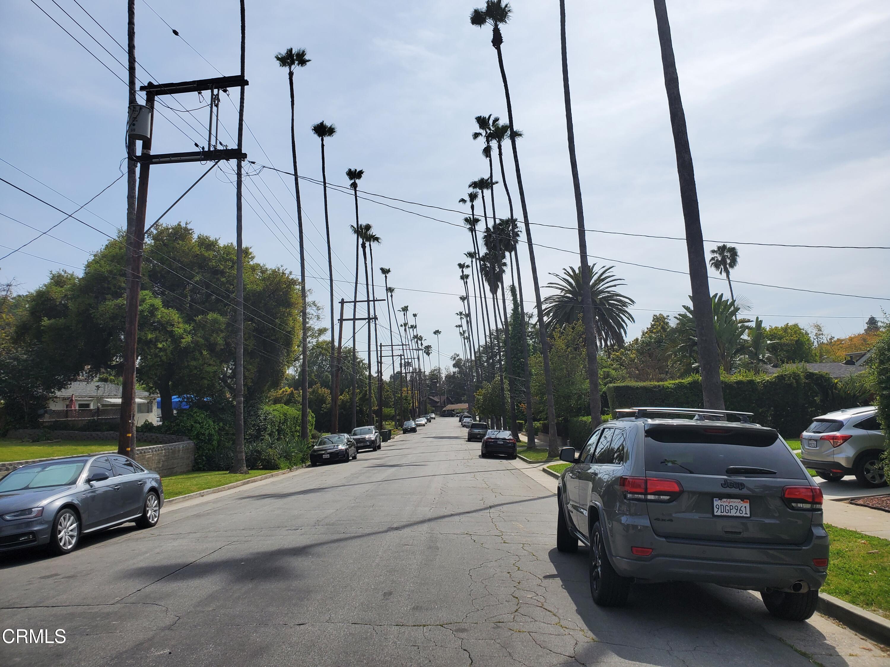 905 Chapman Avenue Pasadena, CA 91103 - Photo 19 of 20 a car parked on the side of the road