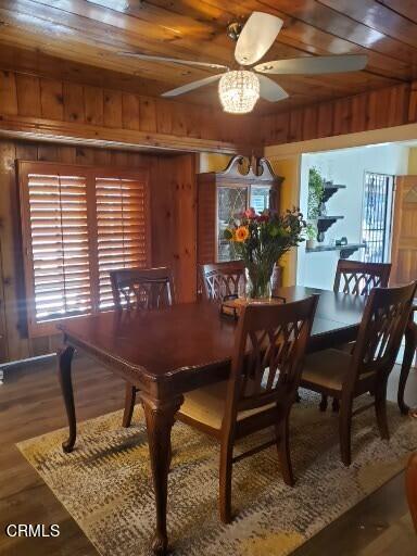 905 Chapman Avenue Pasadena, CA 91103 - Photo 4 of 20 a view of a dining room with furniture