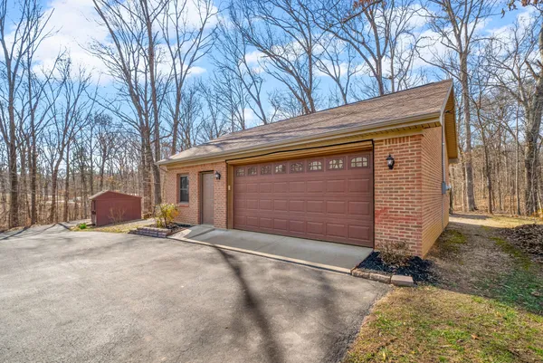 $649,900 | 1585 Everett Lane, Hopkinsville, KY 42240