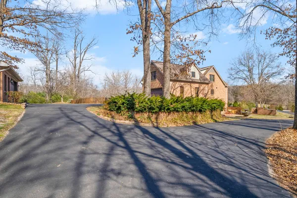 $649,900 | 1585 Everett Lane, Hopkinsville, KY 42240
