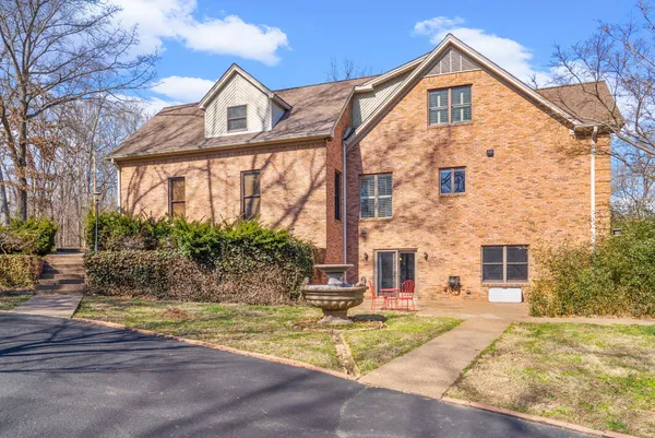 $649,900 | 1585 Everett Lane, Hopkinsville, KY 42240