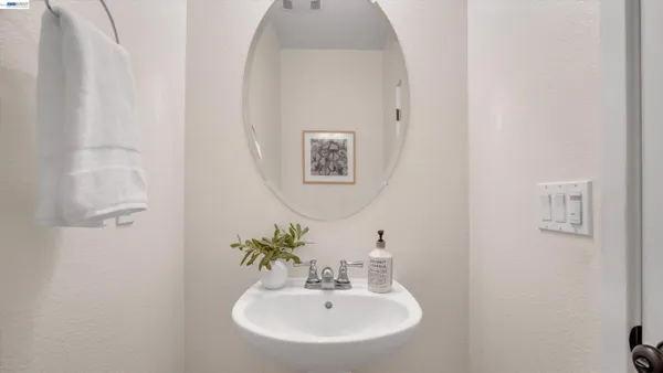 $799,800 | 170 North N Street, Unit 102, Livermore, CA 94550