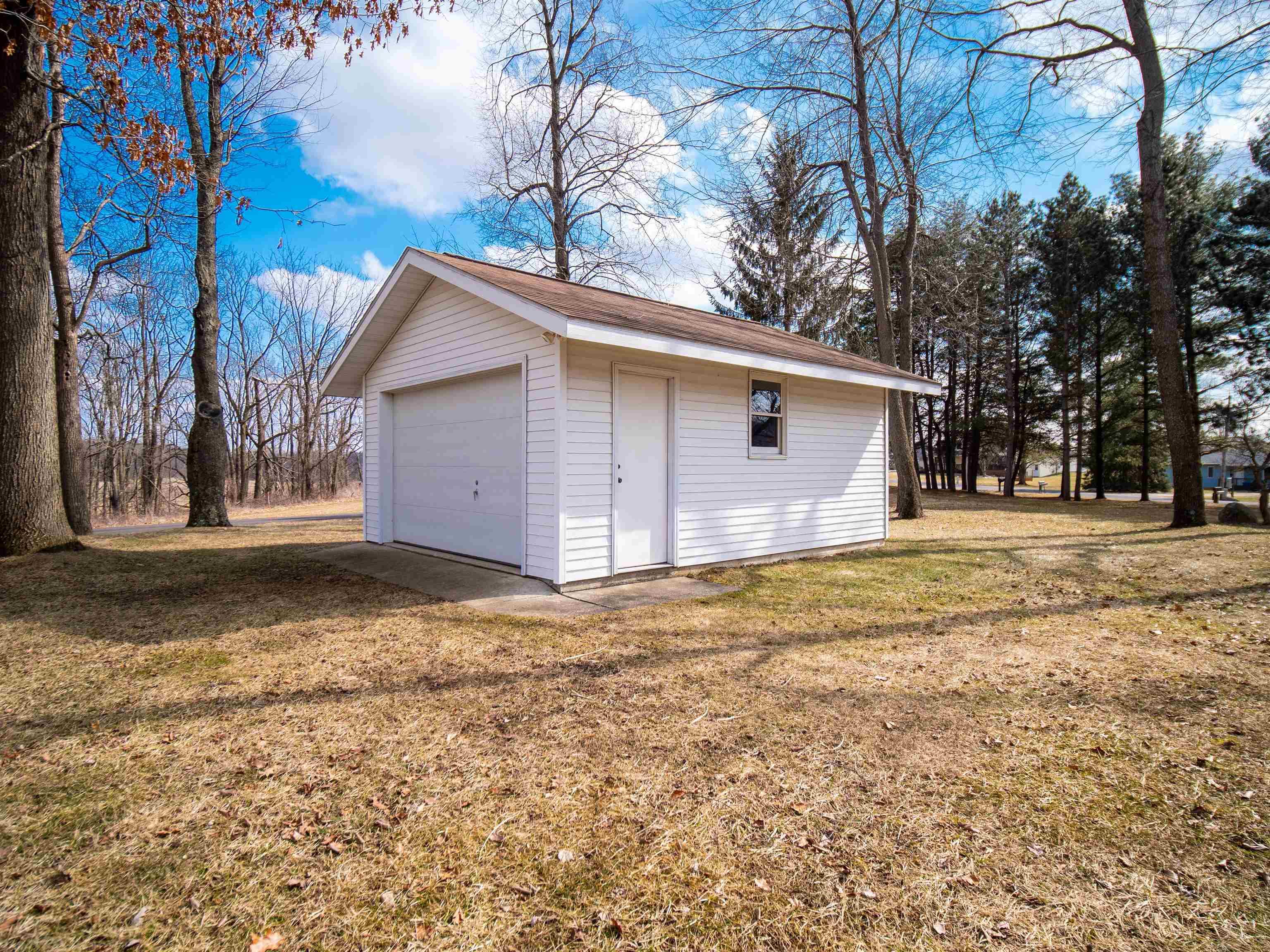 3340 West Landis Road Angola, IN 46703 - Photo 3 of 36 Gallery Image 3