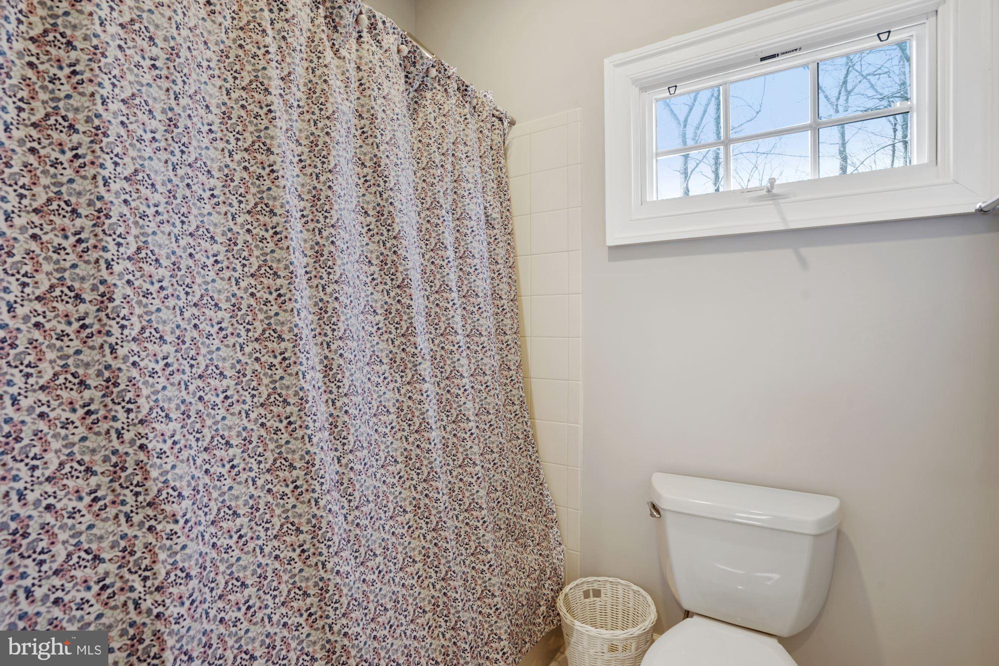 17501 Nesbitt Farm Lane Sandy Spring, MD 20860 - Photo 33 of 61 with seperate water closet