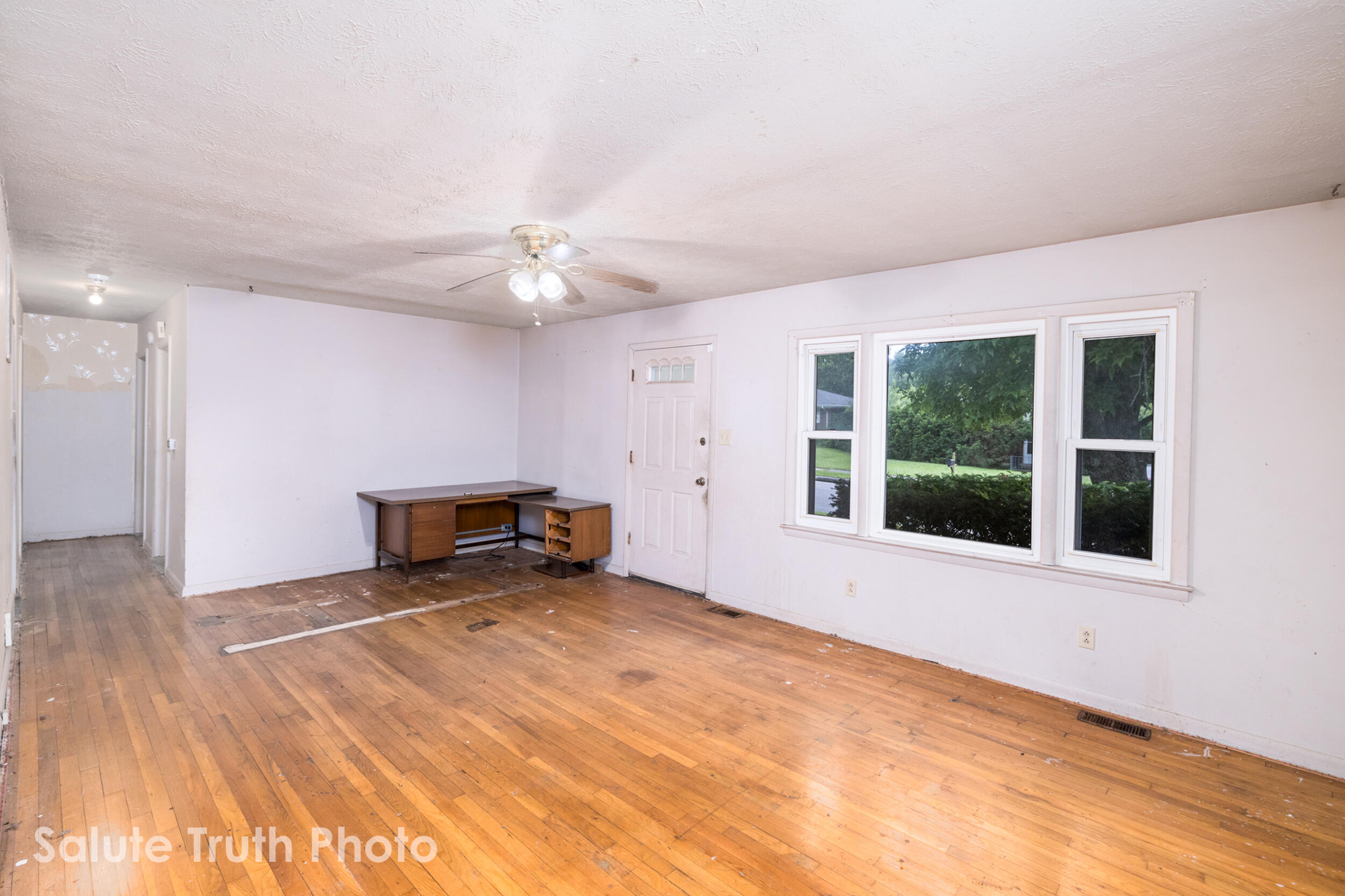 381 Peachtree Road Lexington, KY 40509 - Photo 3 of 23 img_003_living_room_1