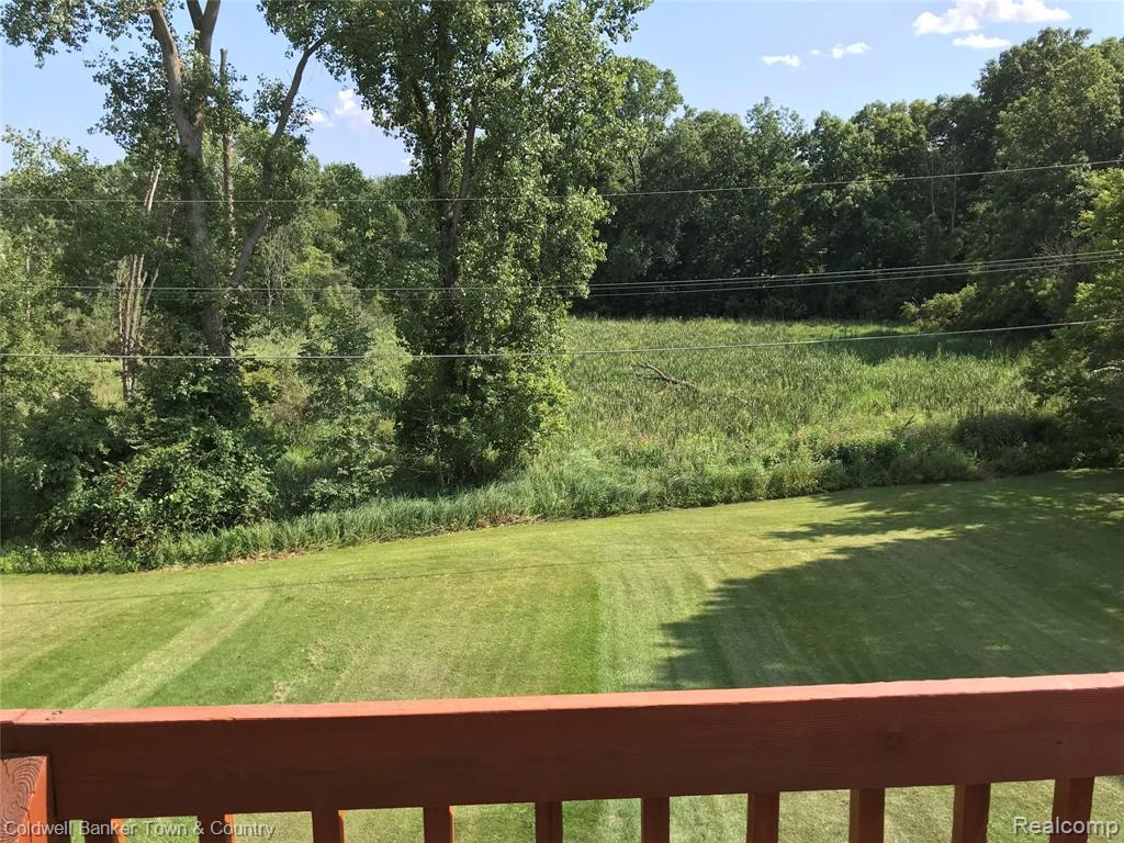 2442 Fisher Road Howell, MI 48855 - Photo 10 of 25