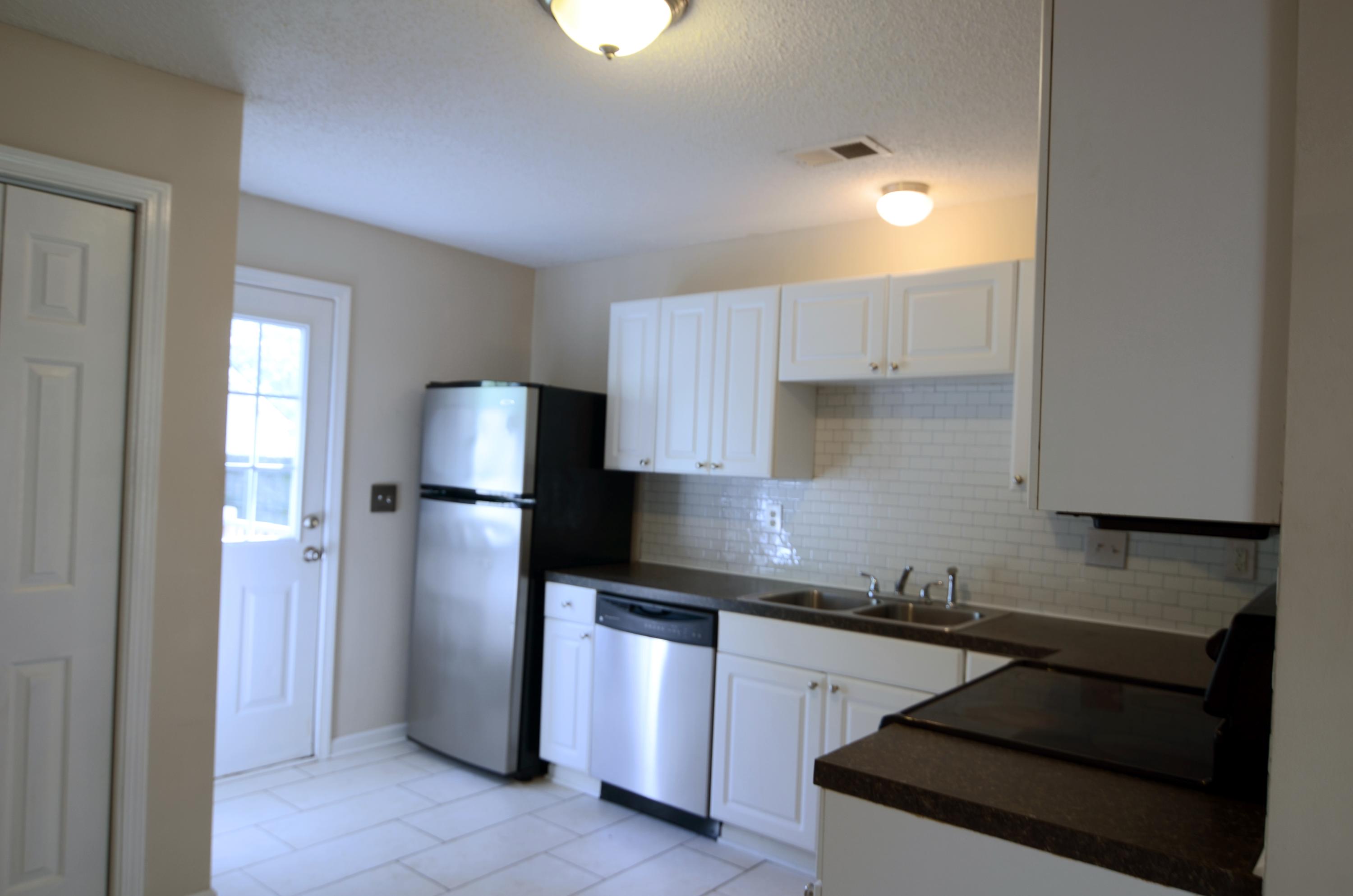 1913 Old Parsonage Road Charleston, SC 29414 - Photo 5 of 24 Kitchen - UnitA