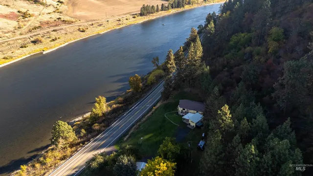 $515,000 | 18699 Family Lane, Lenore, ID 83541