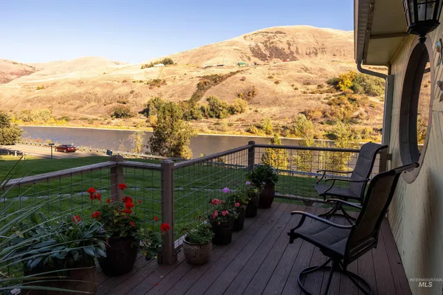 $515,000 | 18699 Family Lane, Lenore, ID 83541