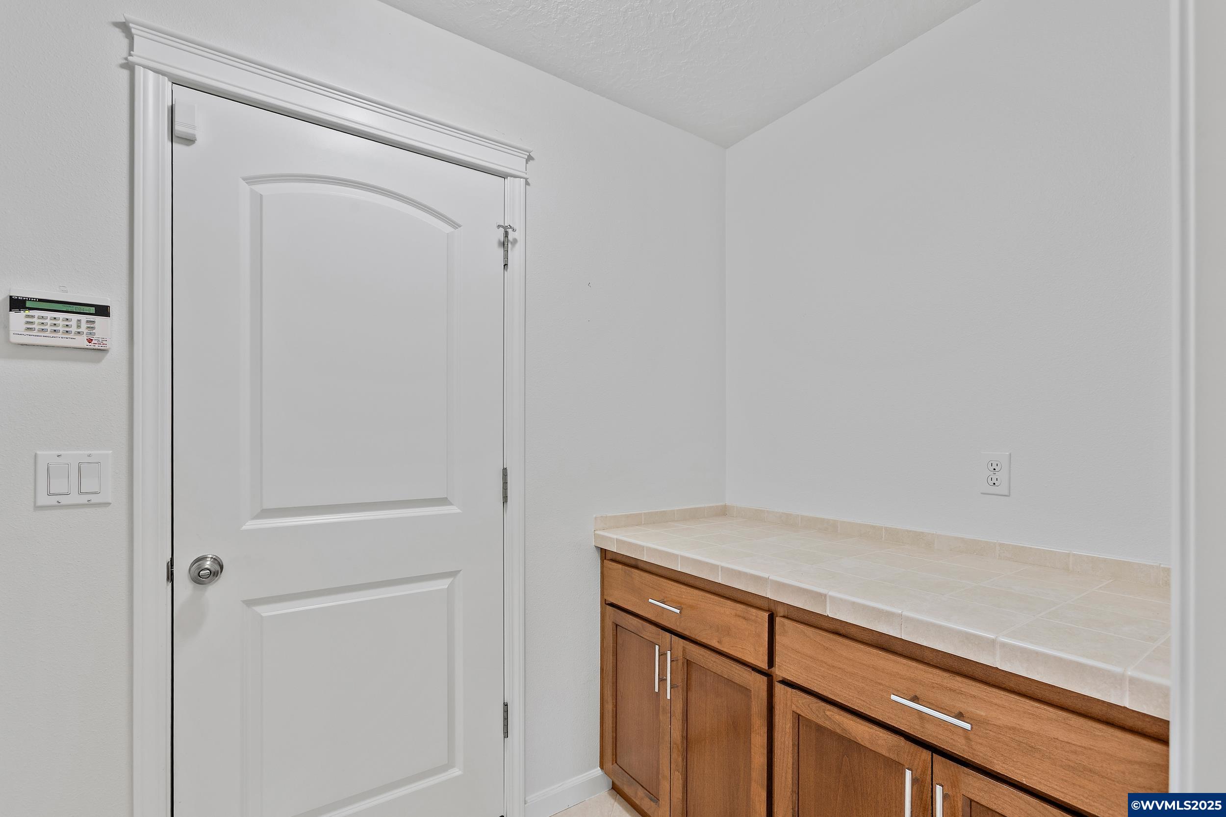 285 Summit View Avenue Southeast Salem, OR 97306 - Photo 14 of 35 Gallery Image 14
