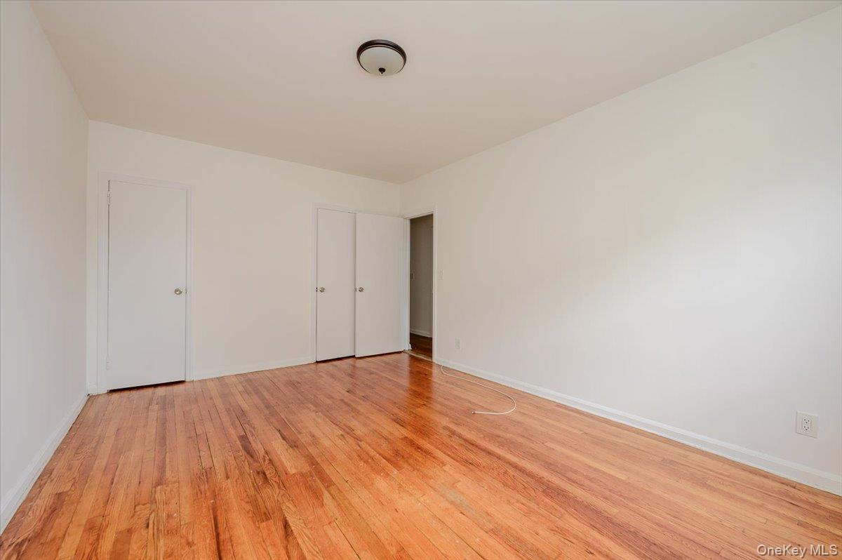 1103 Rhinelander Avenue Bronx, NY 10461 - Photo 15 of 34
