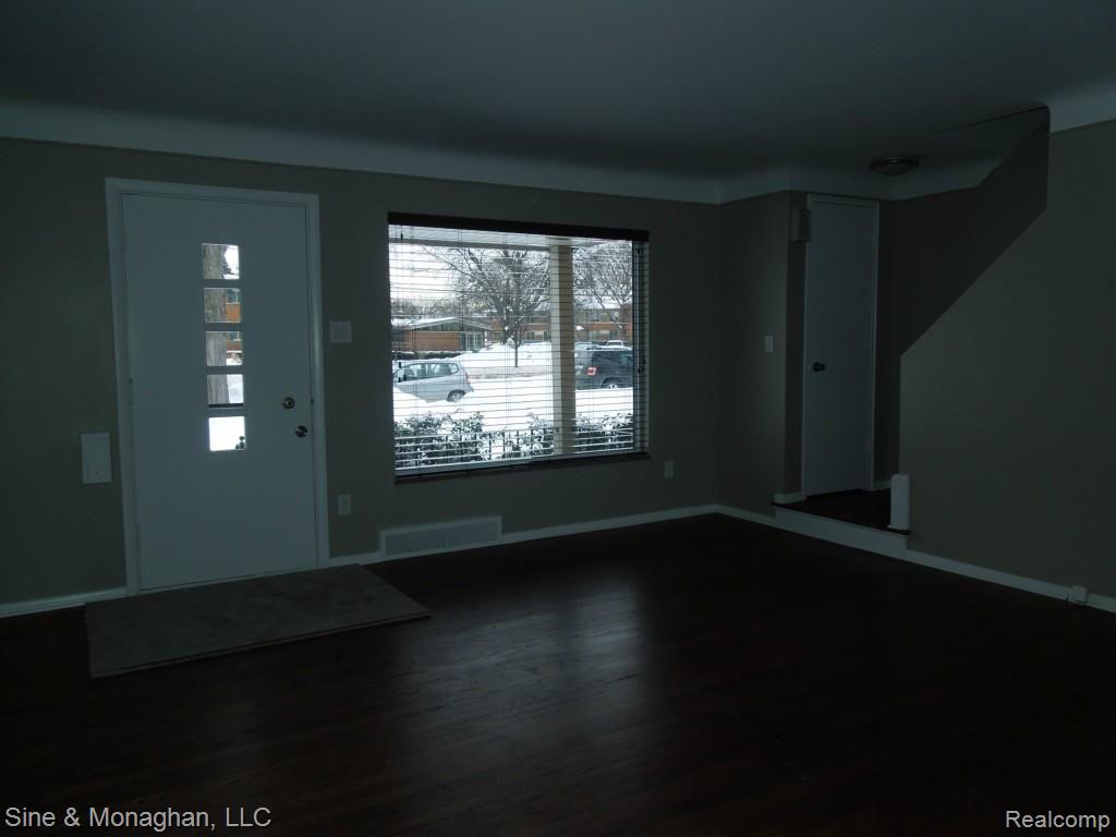931 North Adams Road, Unit 8 Birmingham, MI 48009 - Photo 3 of 24