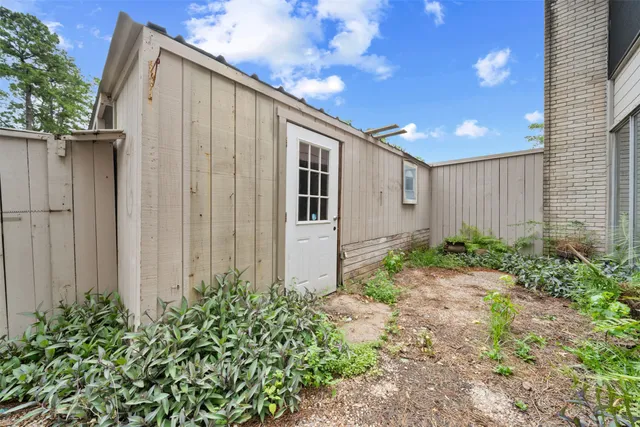 $120,000 | 2143 Lake Village Drive, Kingwood, TX 77339