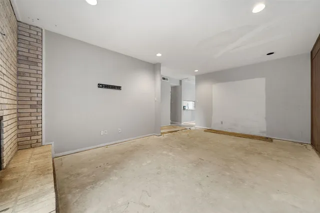 $120,000 | 2143 Lake Village Drive, Kingwood, TX 77339