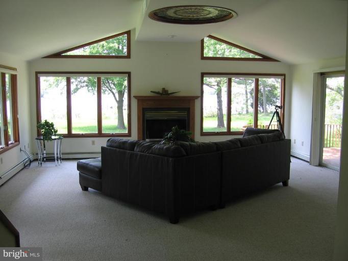 5154 Paw Paw Road Cambridge, MD 21613 - Photo 20 of 24 Living Room