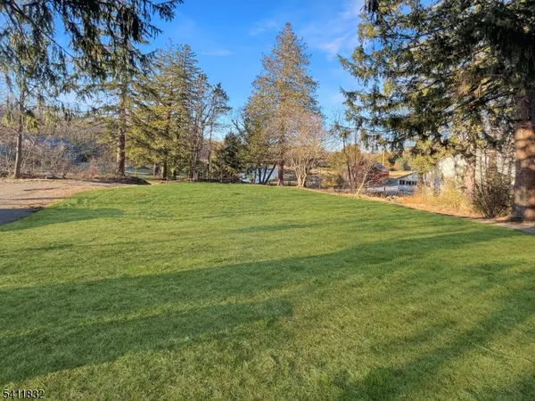 $525,000 | 464 Buckhorn Drive, Belvidere, NJ 07823