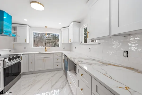 $525,000 | 464 Buckhorn Drive, Belvidere, NJ 07823