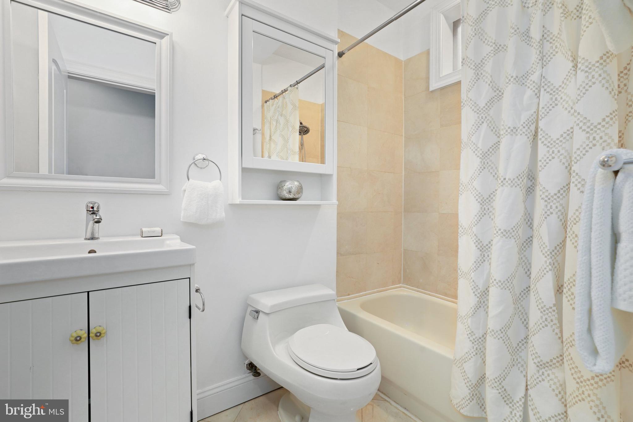 1832 Calvert Street Northwest, Unit 2 Washington, DC 20009 - Photo 16 of 23 Gallery Image 16