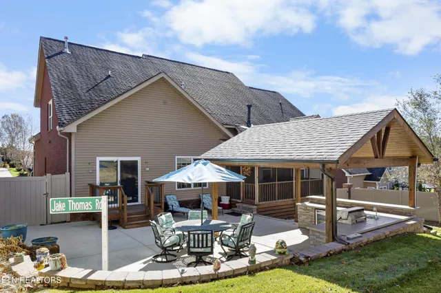 $715,000 | 3005 Cambridge Shores Lane, Knoxville, TN 37938