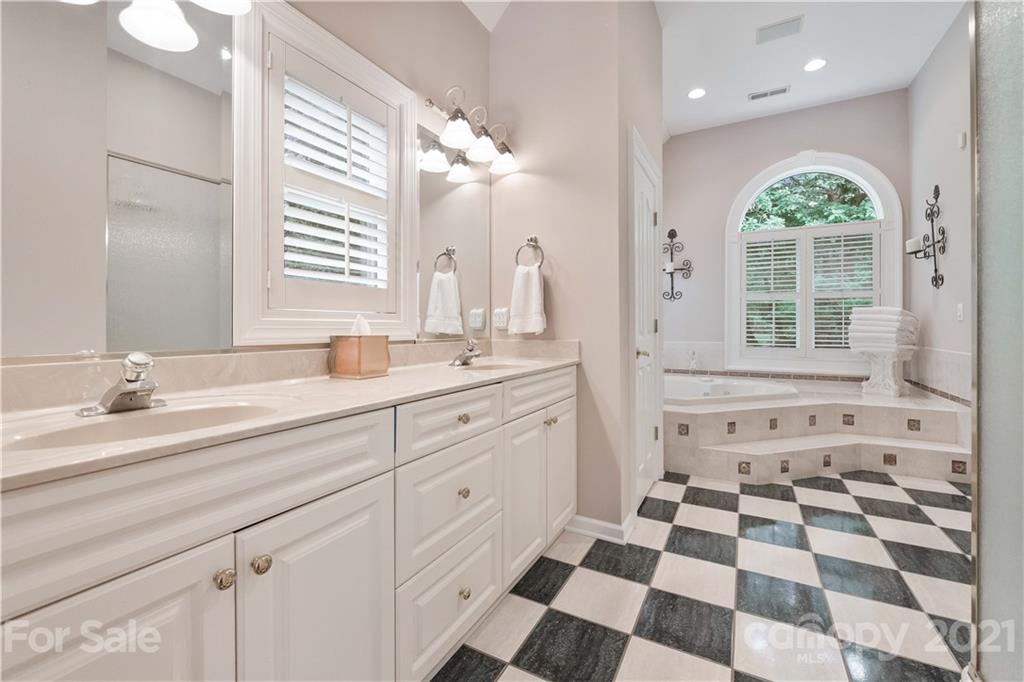 7534 Buckland Road Charlotte, NC 28278 - Photo 21 of 37 Gallery Image 21