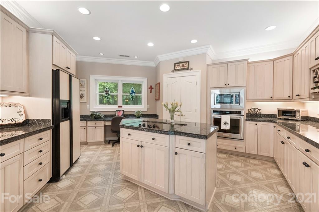 7534 Buckland Road Charlotte, NC 28278 - Photo 26 of 37 Gallery Image 26