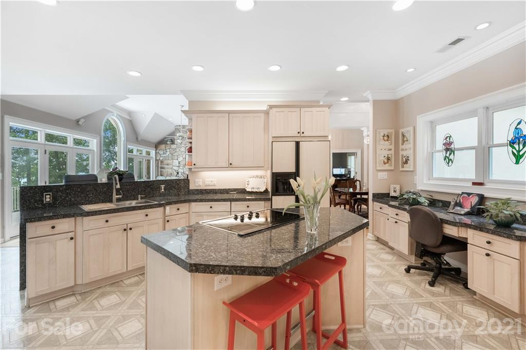 7534 Buckland Road Charlotte, NC 28278 - Photo 27 of 37 Gallery Image 27