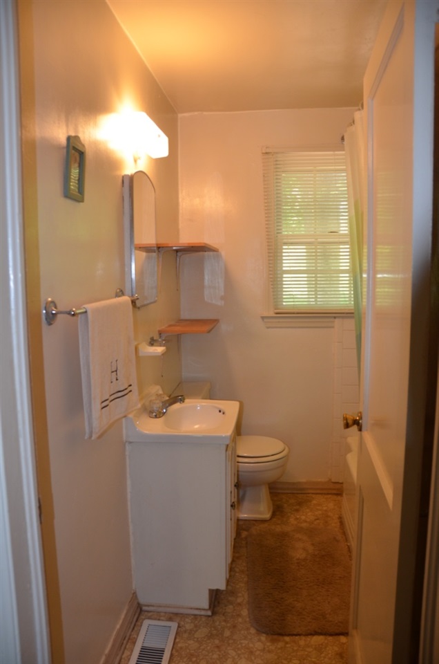 2313 Wellington Road Spartanburg, SC 29302 - Photo 9 of 13 Gallery Image 9