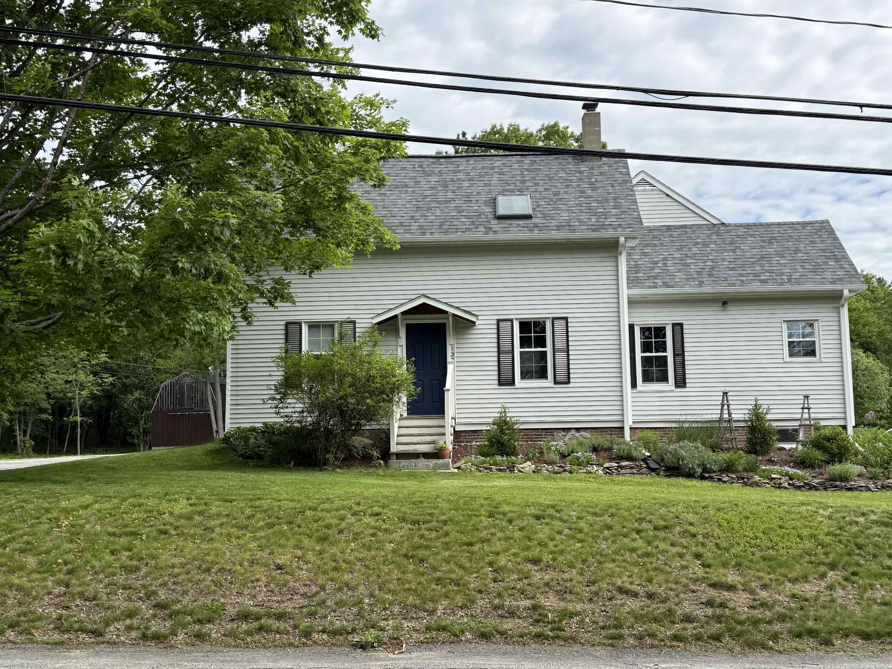 137 Tolend Road Dover, NH 03820 - Photo 2 of 22