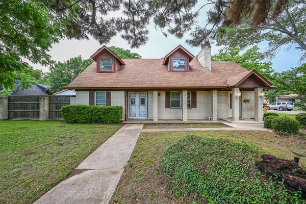 $259,900 | 1700 Chip-N-Dale Drive, Arlington, TX 76012