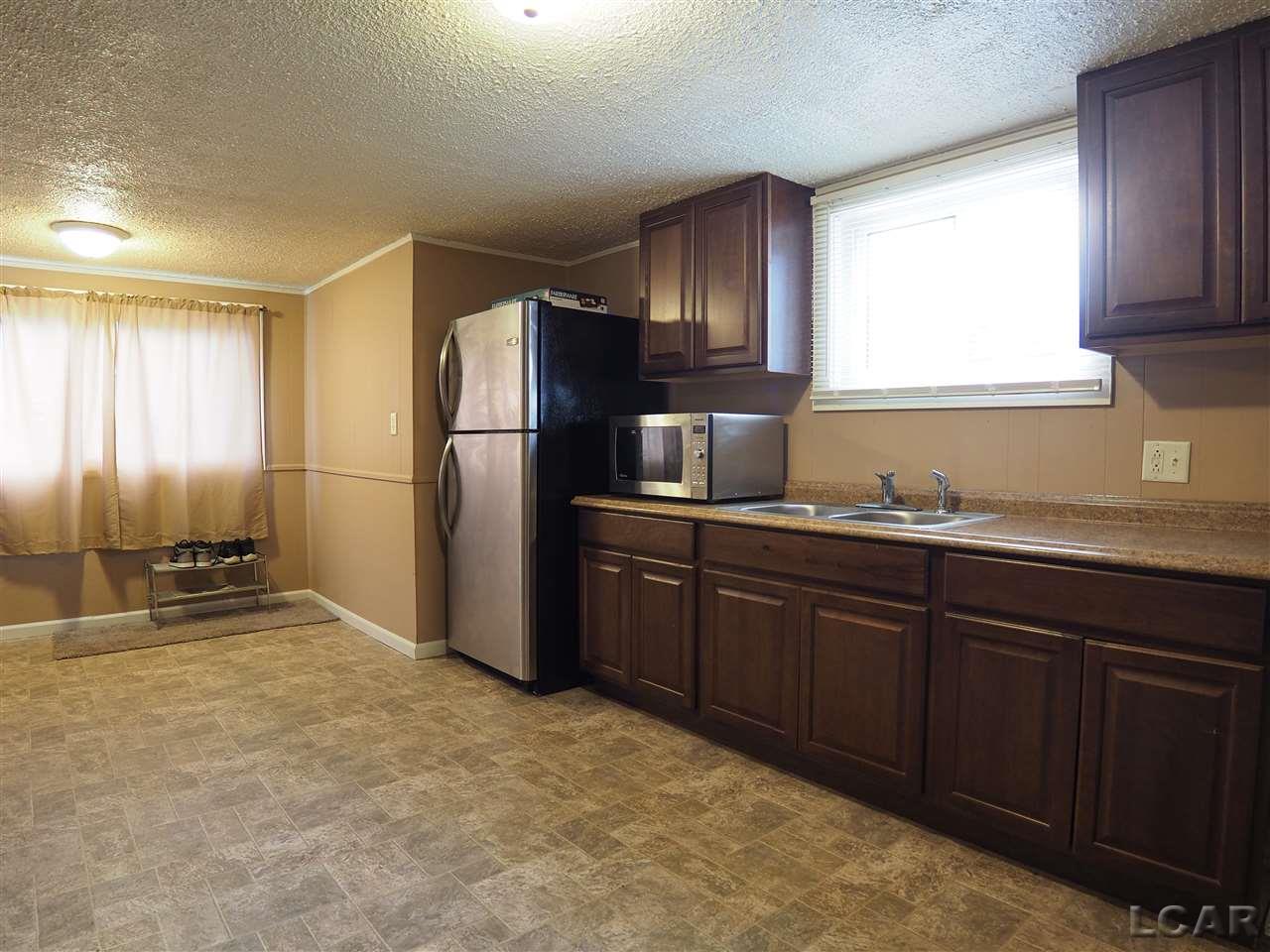 313 Merrick Street Adrian, MI 49221 - Photo 17 of 37 31354492-16.JPG