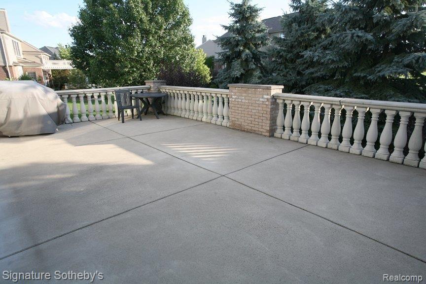 755 Loggers Circle Rochester, MI 48307 - Photo 24 of 25 Deck