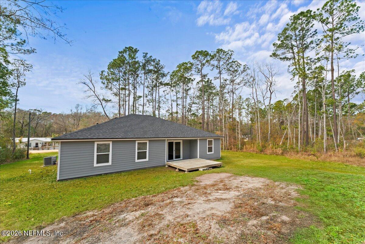 2383 Daisy Street Middleburg, FL 32068 - Photo 28 of 33 a front view of a house with a garden