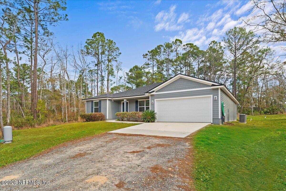 2383 Daisy Street Middleburg, FL 32068 - Photo 3 of 33 a front view of house with yard and green space
