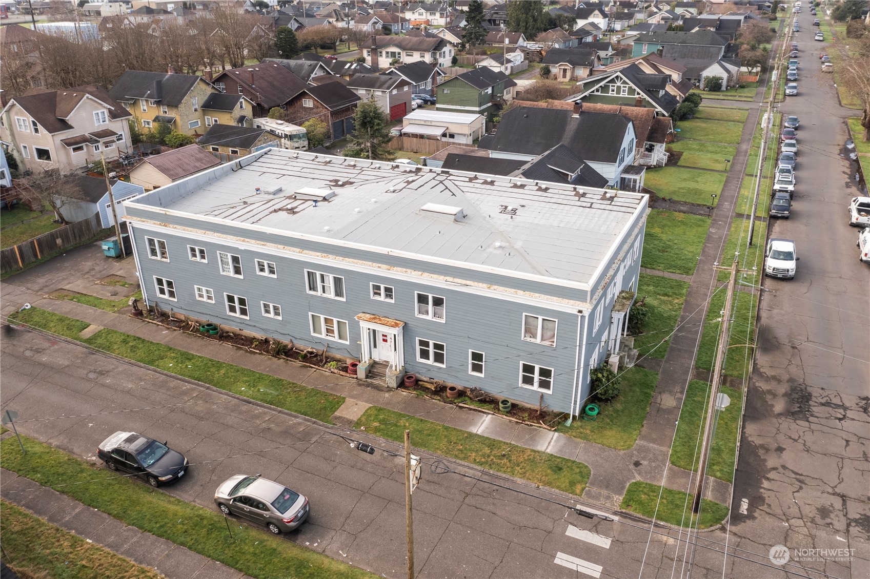 301 West 3rd Street Aberdeen, WA 98520 - Photo 6 of 15 a large building with a view of a yard