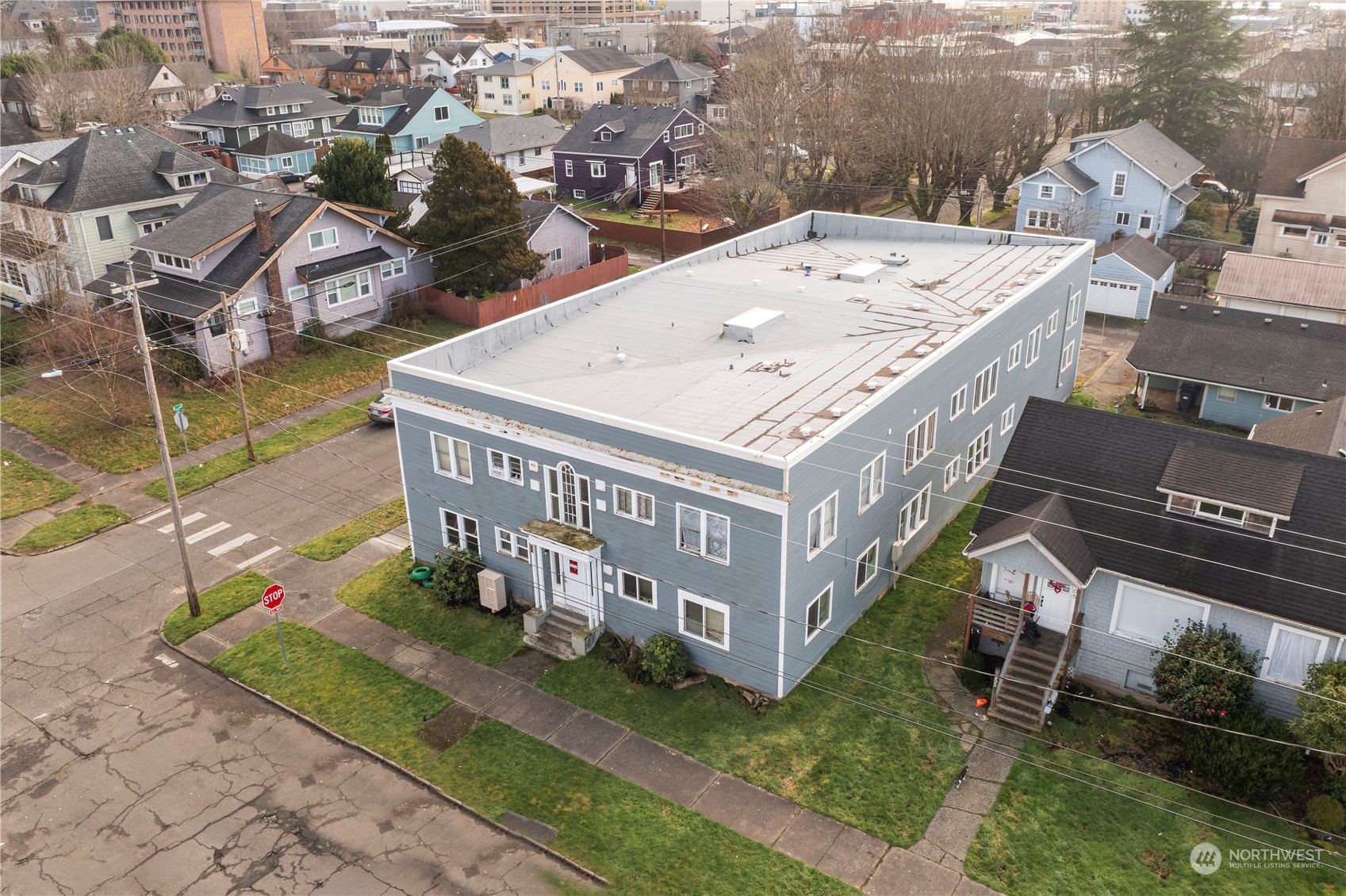 301 West 3rd Street Aberdeen, WA 98520 - Photo 7 of 15 a view of a house with a balcony